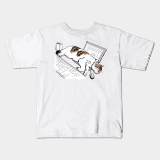 Cat sleeping on laptop Kids T-Shirt